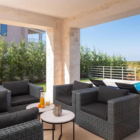Villa Alicia By Ilc